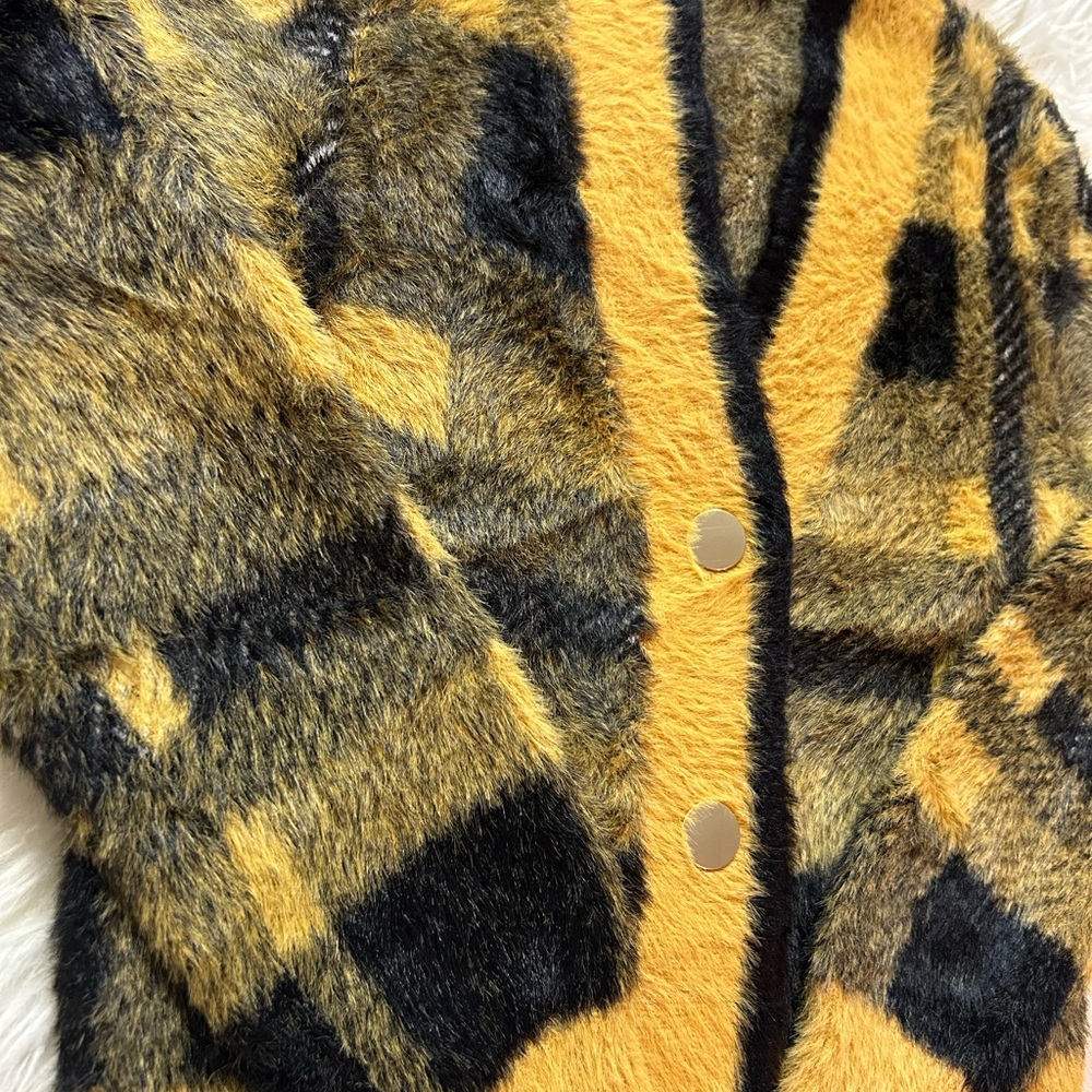 Truth Fuzzy Knit in Yellow and Black - Picture 3 of 7